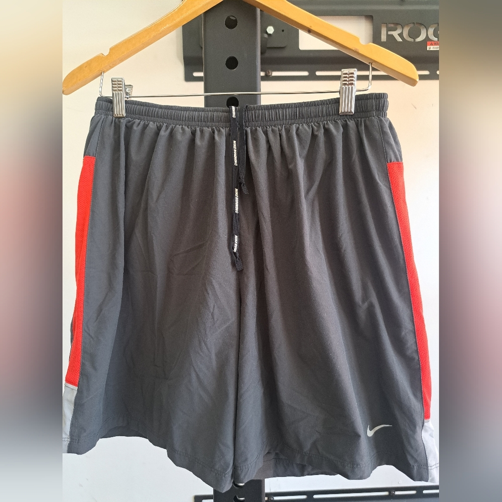 NIKE dry-fit men's Large running shorts